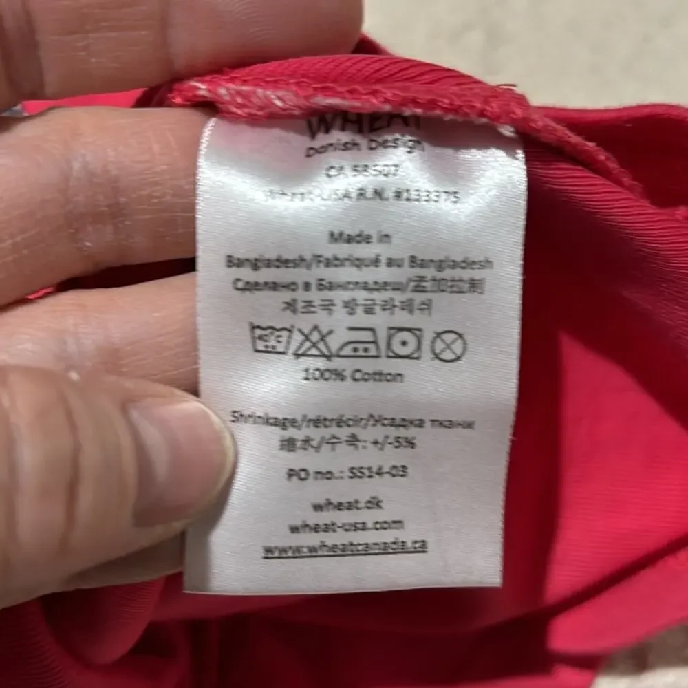 wheat Danish 5 red short sleeve t cupcake milkshake graphic euc